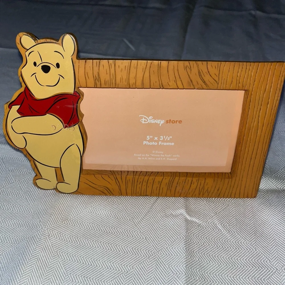 Disney Store Winnie the Pooh Picture Frame Holds 5” x 3 1/2” Picture‎